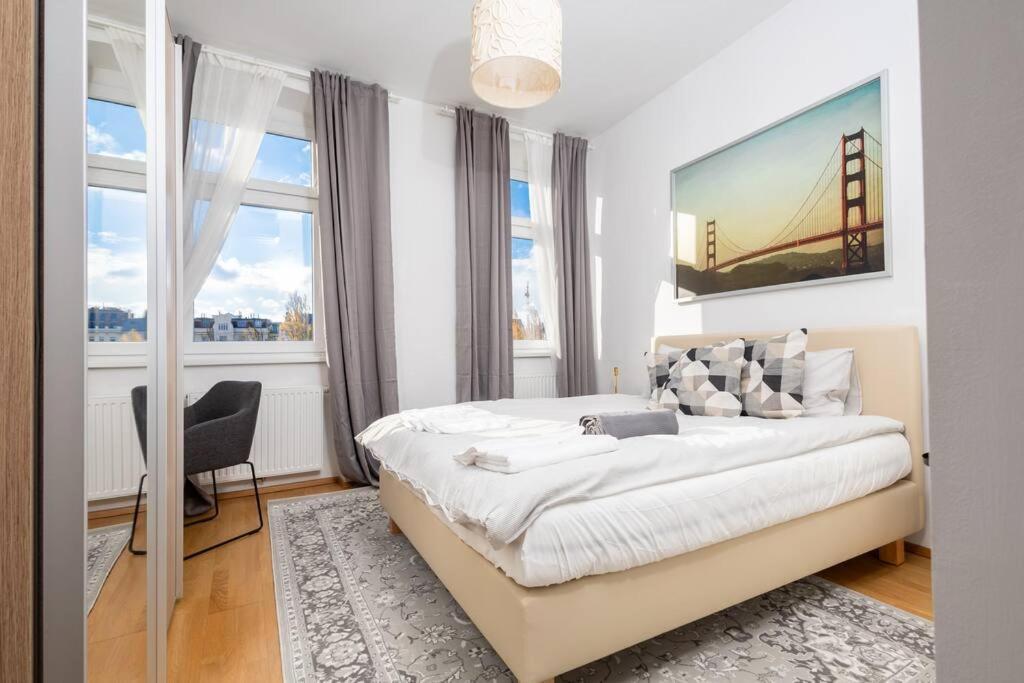 Orestaliving- 3Br On The Daube Canal/Friedensbruecke Vienna Exterior photo